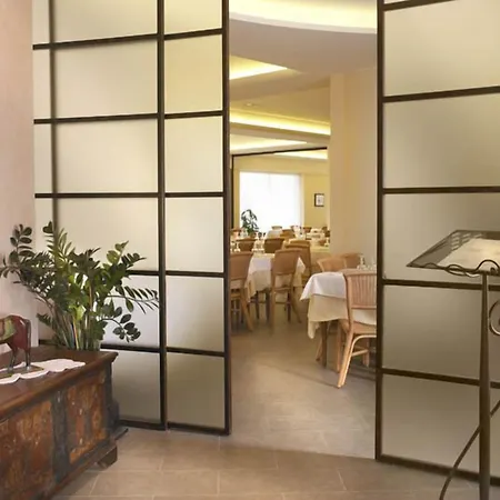 Italia Hotell 3*